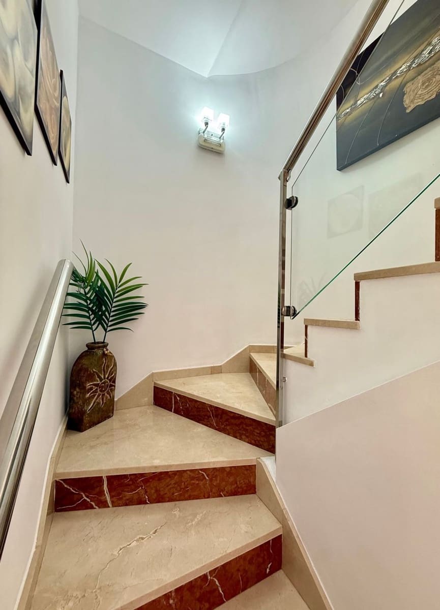 4 soveværelse Villa til salg i Santa Maria de Guia de Gran Canaria med swimmingpool garage - € 360.000 (Ref: 9208058)