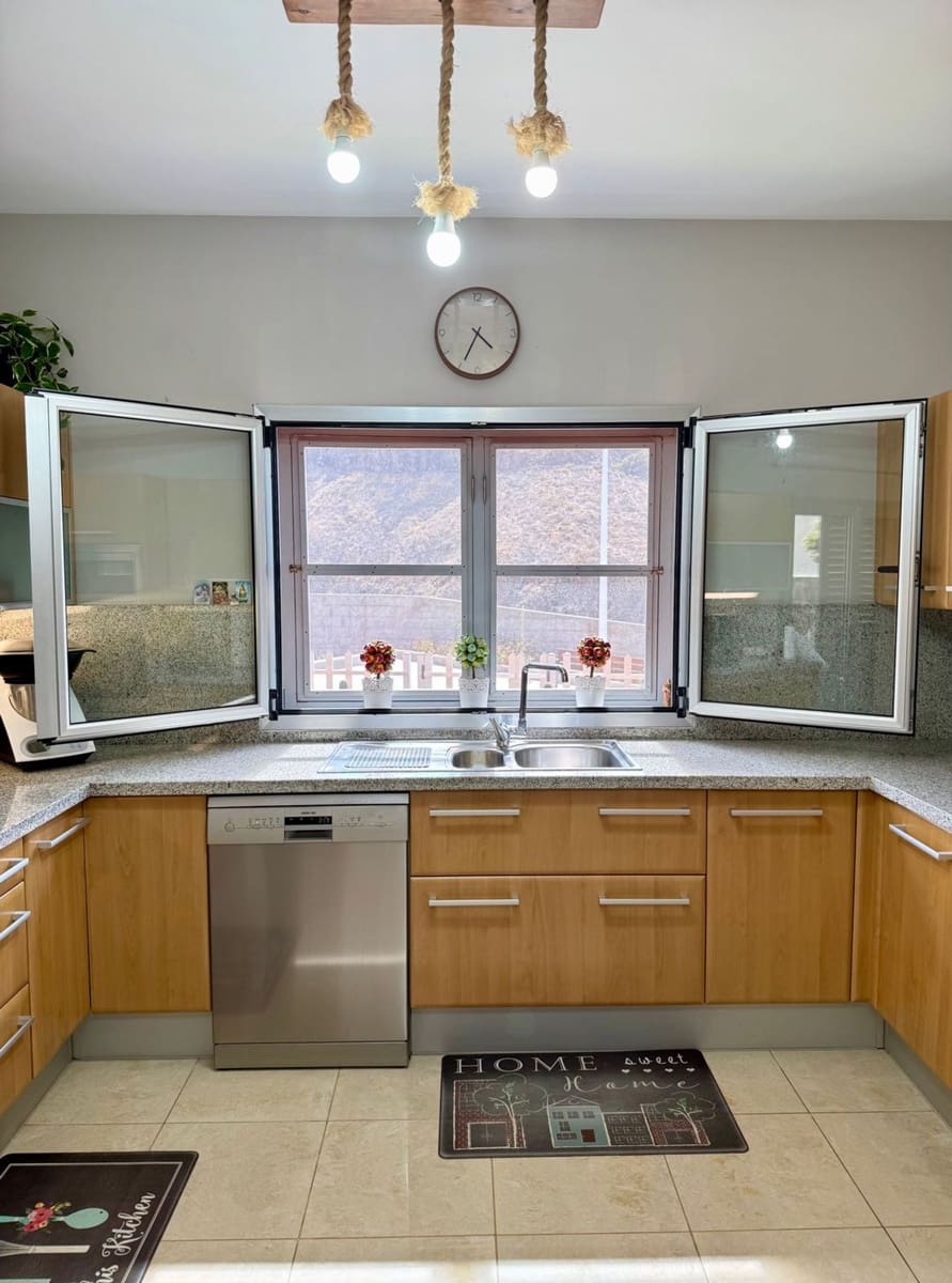 4 soveværelse Villa til salg i Santa Maria de Guia de Gran Canaria med swimmingpool garage - € 360.000 (Ref: 9208058)