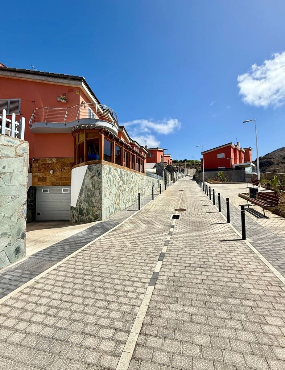 4 soveværelse Villa til salg i Santa Maria de Guia de Gran Canaria med swimmingpool garage - € 360.000 (Ref: 9208058)