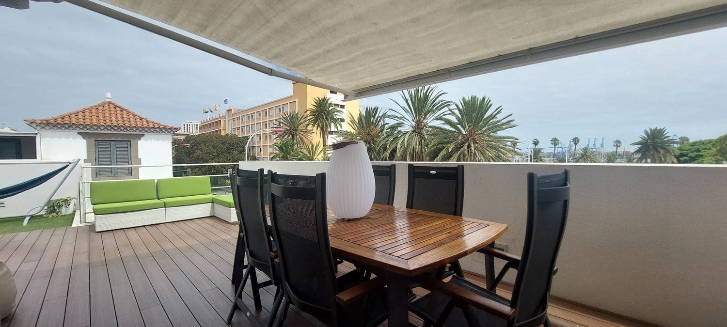 4 soveværelse Byhus til salg i Las Palmas de Gran Canaria med garage - € 840.000 (Ref: 9256690)