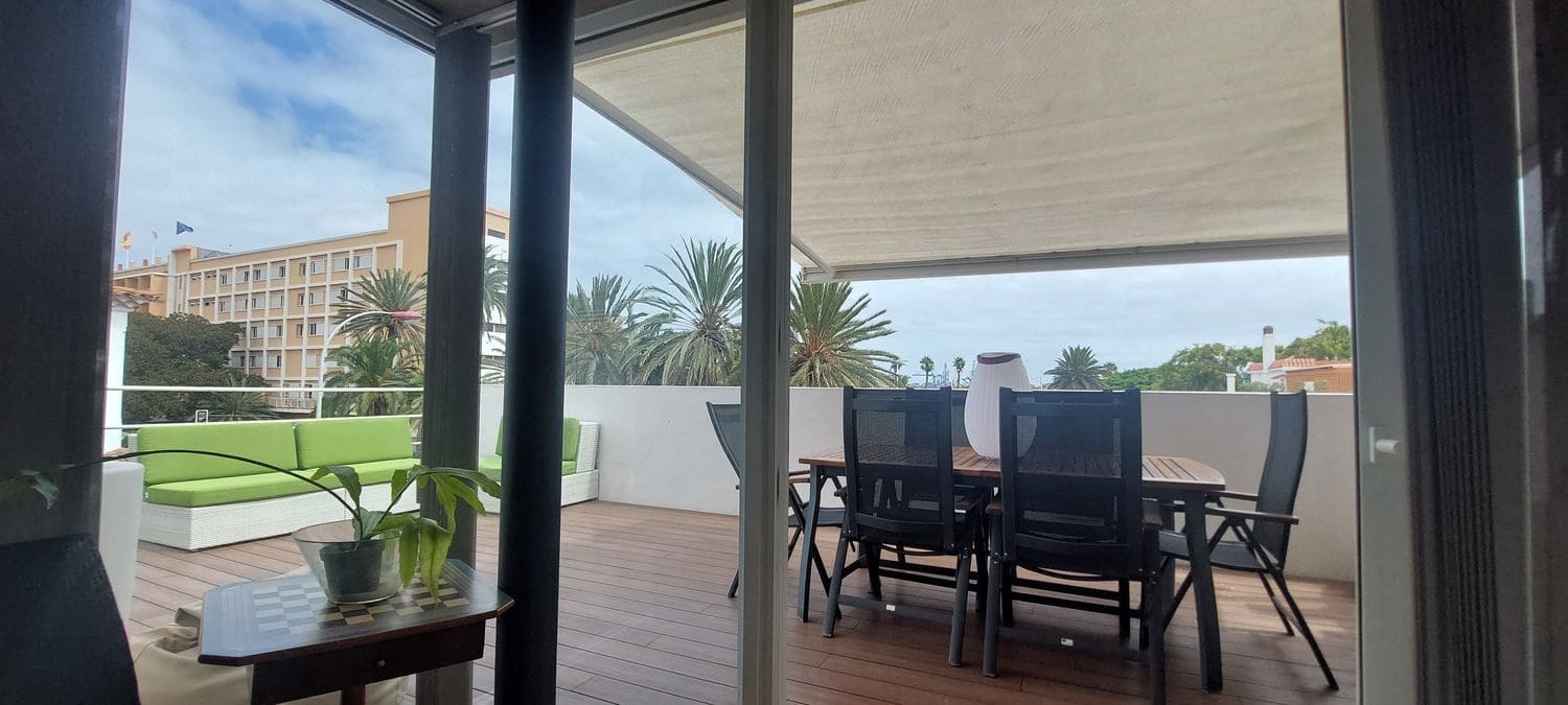 4 soveværelse Byhus til salg i Las Palmas de Gran Canaria med garage - € 840.000 (Ref: 9256690)