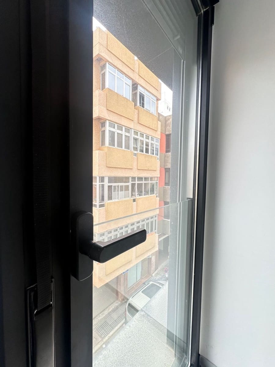 2 slaapkamer Appartement te koop in Las Palmas de Gran Canaria met garage - € 300.000 (Ref: 9265155)