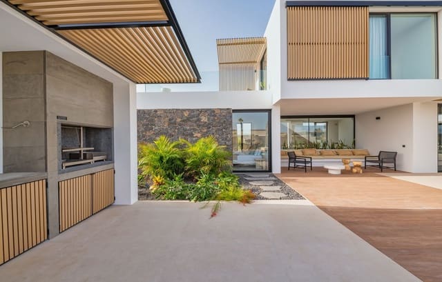 5 slaapkamer Villa te koop in Lajares, La Oliva met zwembad garage - € 2.100.000 (Ref: 9268984)