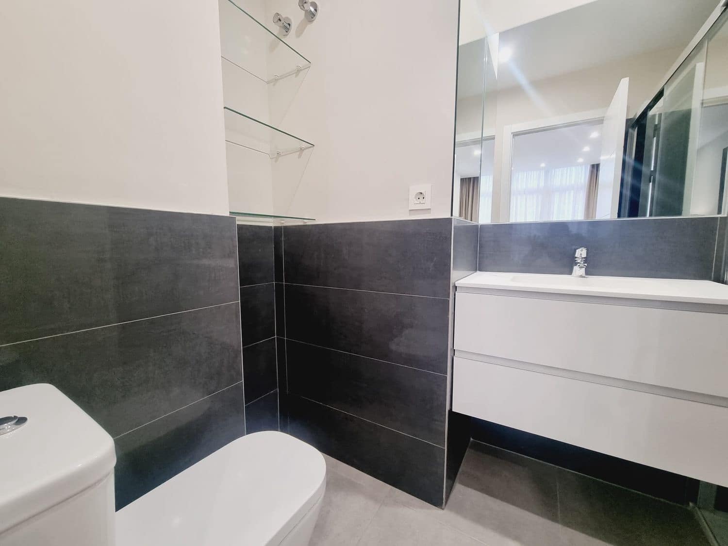 2 soveværelse Lejlighed til leje i Las Palmas de Gran Canaria med garage - € 1.300 (Ref: 9271988)