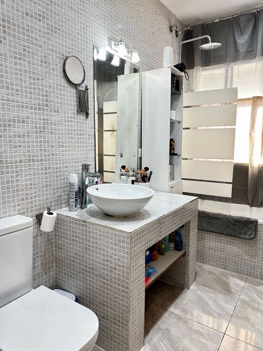 4 soveværelse Lejlighed til salg i Las Palmas de Gran Canaria med garage - € 162.000 (Ref: 9280662)