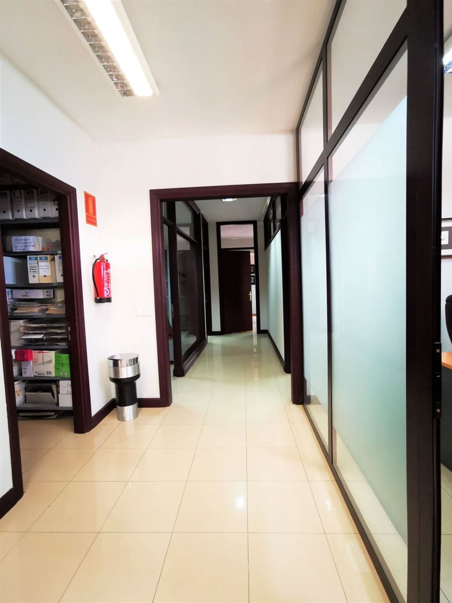 Office for rent in Las Palmas de Gran Canaria - € 300 (Ref: 9283976)