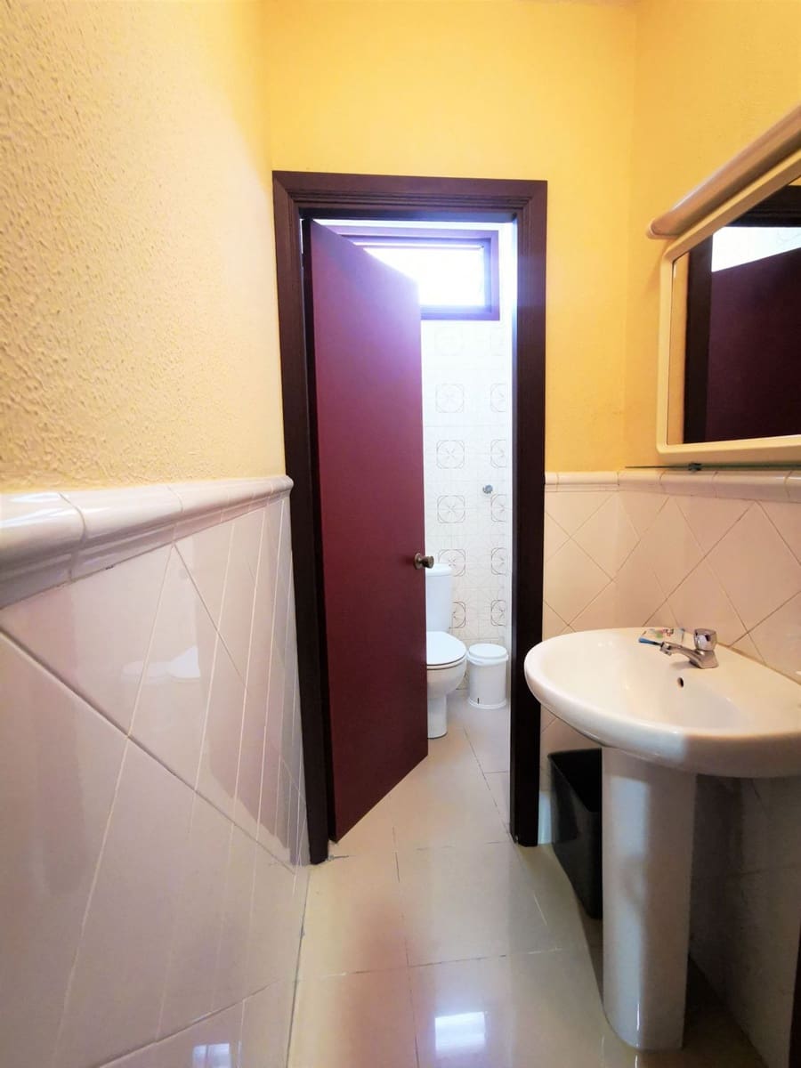 Office for rent in Las Palmas de Gran Canaria - € 300 (Ref: 9283976)