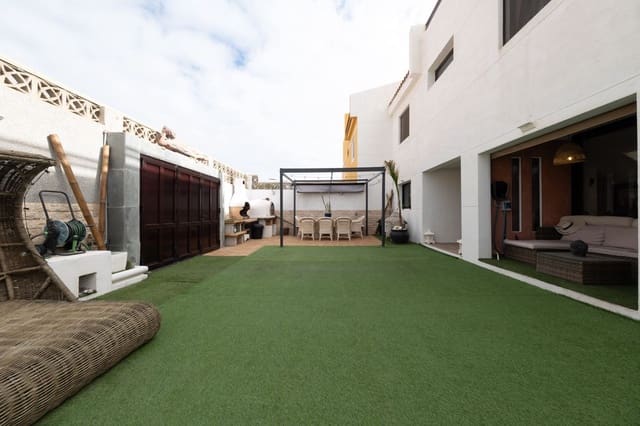 5 slaapkamer Huis te koop in Telde met zwembad garage - € 595.000 (Ref: 9302914)