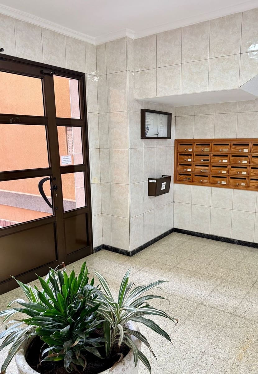 3 soveværelse Lejlighed til salg i Las Palmas de Gran Canaria med garage - € 173.500 (Ref: 9317050)