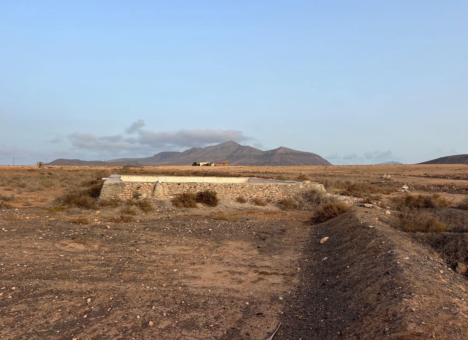 Ubebygd land til salgs i Antigua - € 120 000 (Ref: 9321436)