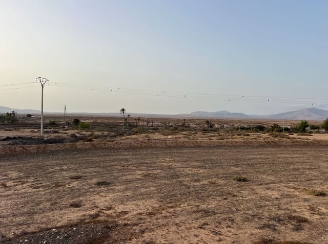 Grunde uden byggetilladelser til salg i Antigua - € 120.000 (Ref: 9321436)