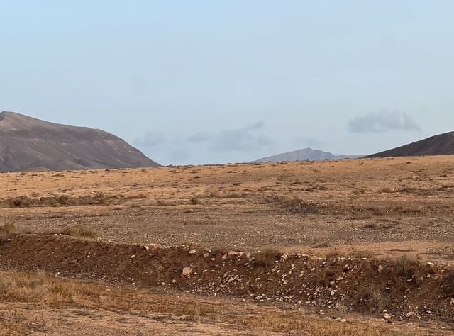 Grunde uden byggetilladelser til salg i Antigua - € 120.000 (Ref: 9321436)