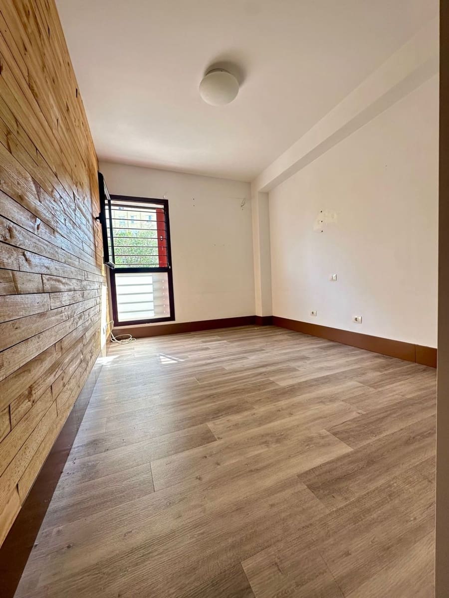 2 soveværelse Lejlighed til salg i Las Palmas de Gran Canaria med garage - € 248.000 (Ref: 9335574)