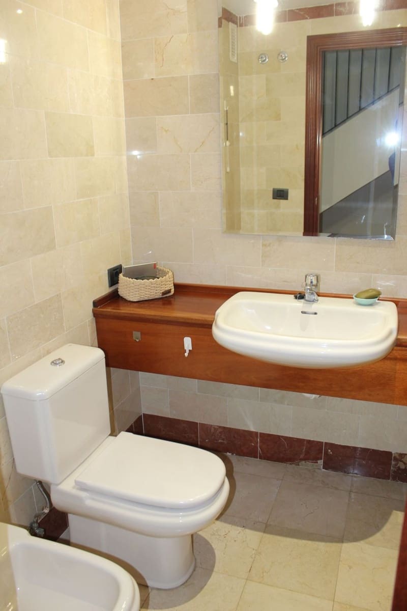 3 sovrum Lägenhet att hyra i Las Palmas de Gran Canaria med garage - 1 200 € (Ref: 9371346)