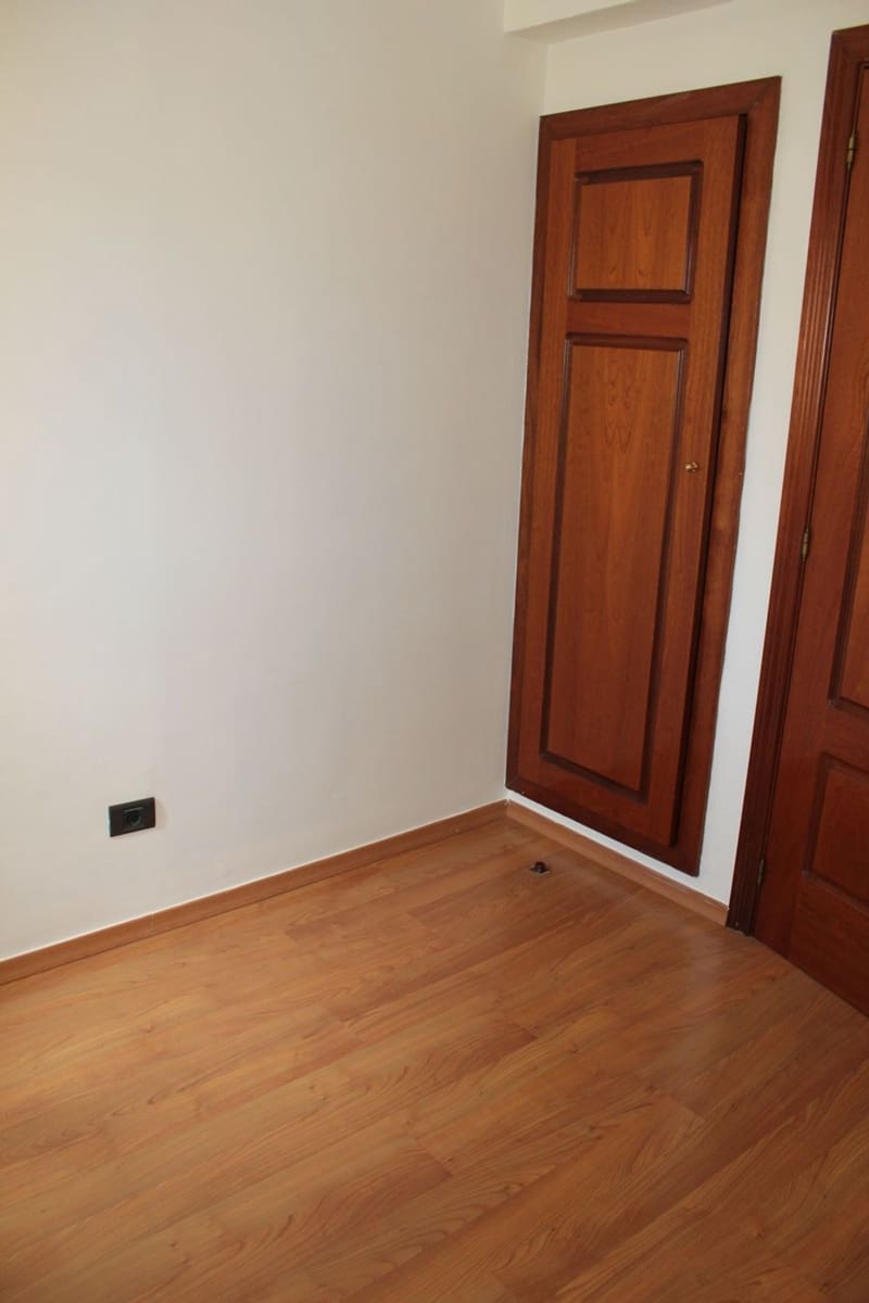 3 sovrum Lägenhet att hyra i Las Palmas de Gran Canaria med garage - 1 200 € (Ref: 9371346)