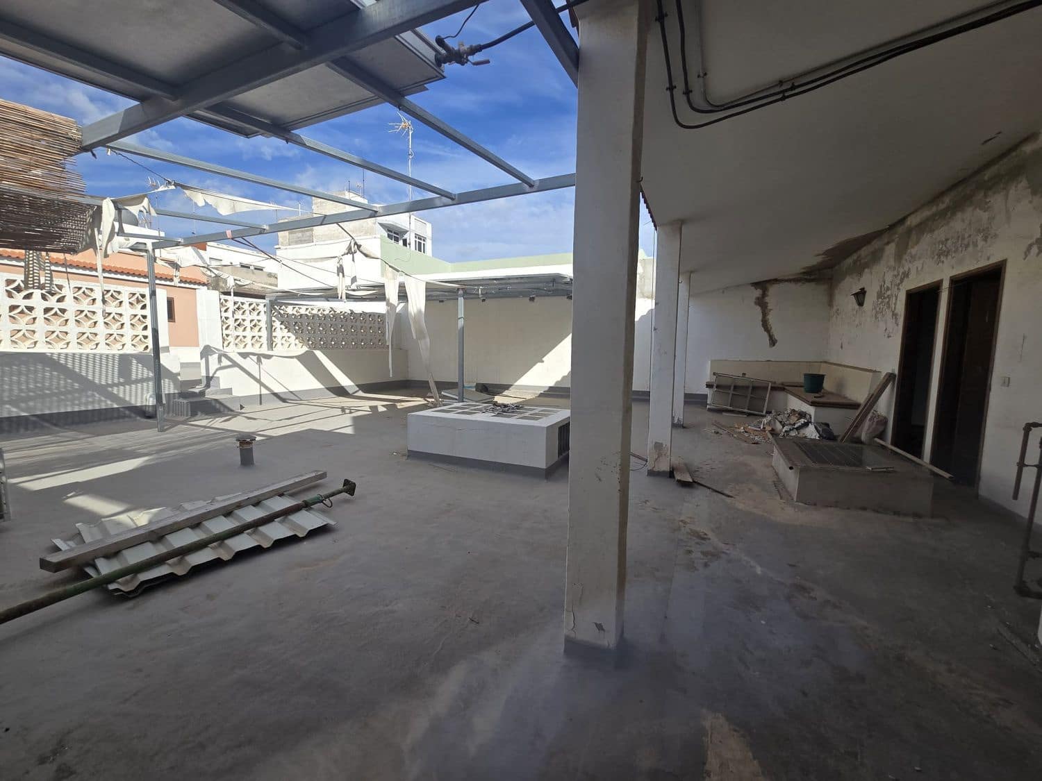 6 soveværelse Byhus til salg i Telde med garage - € 265.000 (Ref: 9371349)