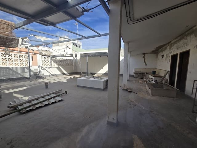 6 slaapkamer Huis te koop in Telde met garage - € 265.000 (Ref: 9371349)