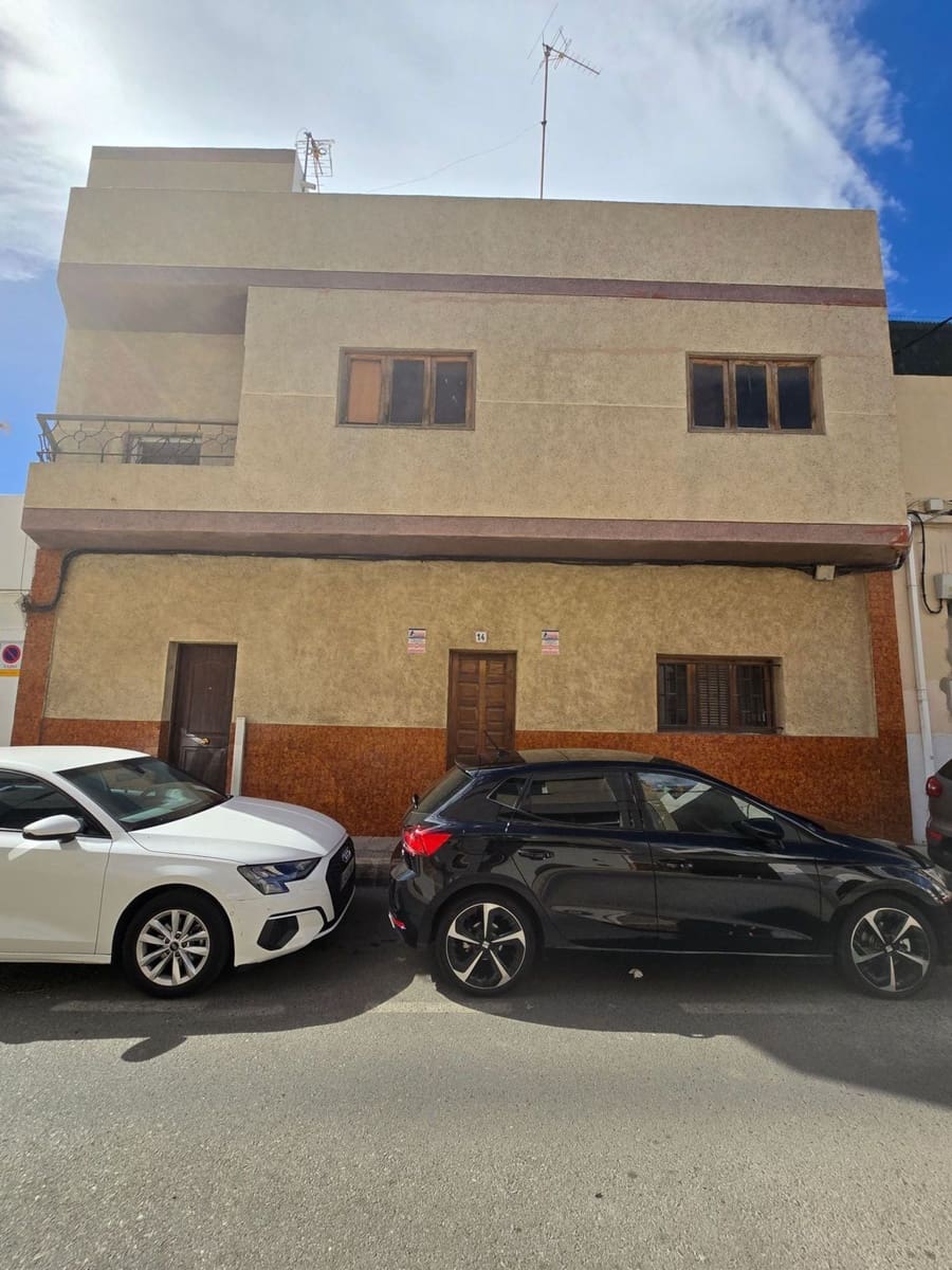 6 soveværelse Byhus til salg i Telde med garage - € 265.000 (Ref: 9371349)