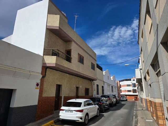 6 slaapkamer Huis te koop in Telde met garage - € 265.000 (Ref: 9371349)