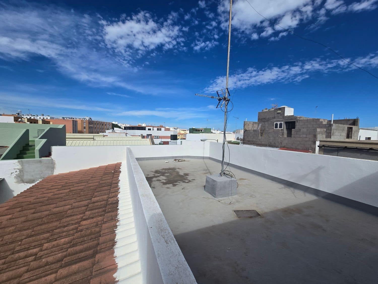 6 soveværelse Byhus til salg i Telde med garage - € 265.000 (Ref: 9371349)