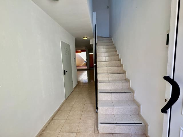 3 soverom Hus til salgs i Santa Lucía de Tirajana med garasje - € 270 000 (Ref: 9378674)