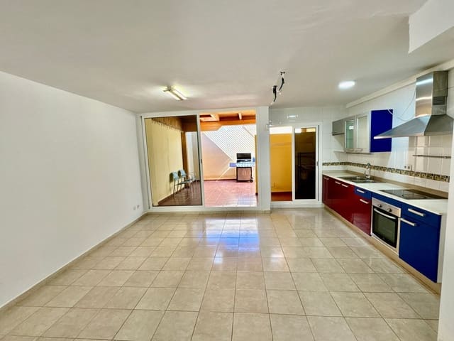 3 soverom Hus til salgs i Santa Lucía de Tirajana med garasje - € 270 000 (Ref: 9378674)