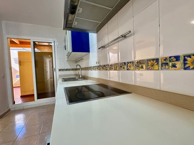 3 soverom Hus til salgs i Santa Lucía de Tirajana med garasje - € 270 000 (Ref: 9378674)