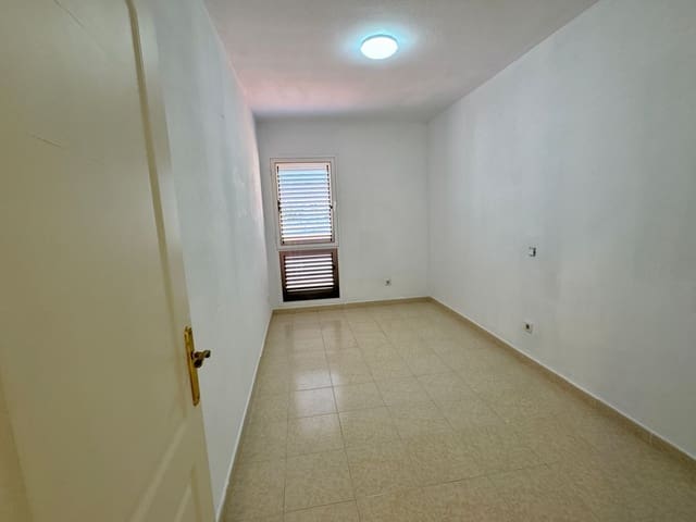 Casa de 3 habitaciones en Santa Lucía de Tirajana en venta con garaje - 259.000 € (Ref: 9378674)