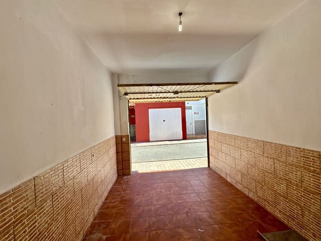 3 soverom Hus til salgs i Santa Lucía de Tirajana med garasje - € 270 000 (Ref: 9378674)