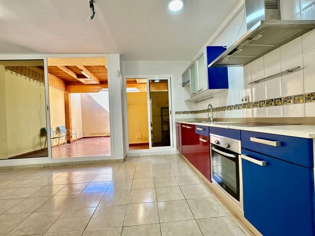 Casa de 3 habitaciones en Santa Lucía de Tirajana en venta con garaje - 259.000 € (Ref: 9378674)