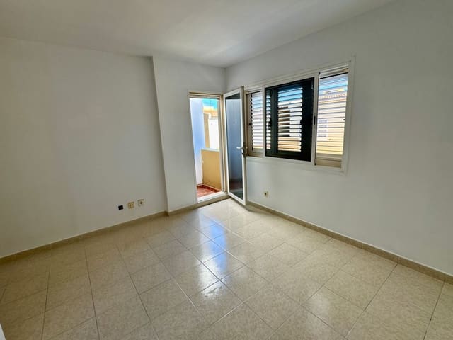 Casa de 3 habitaciones en Santa Lucía de Tirajana en venta con garaje - 259.000 € (Ref: 9378674)