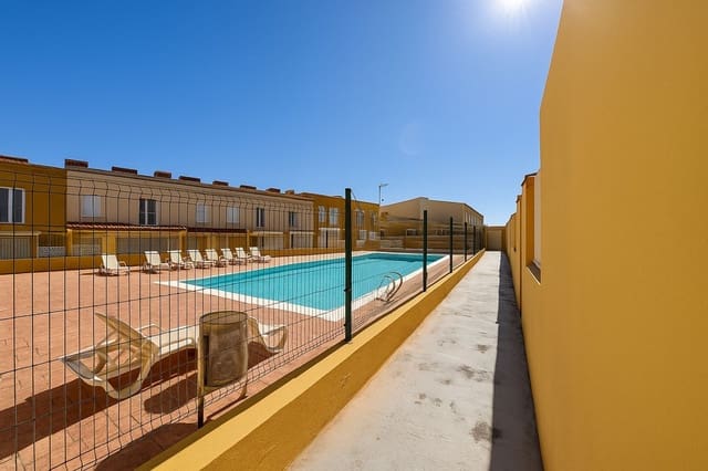 3 soverom Hus til salgs i Santa Lucía de Tirajana med garasje - € 270 000 (Ref: 9378674)