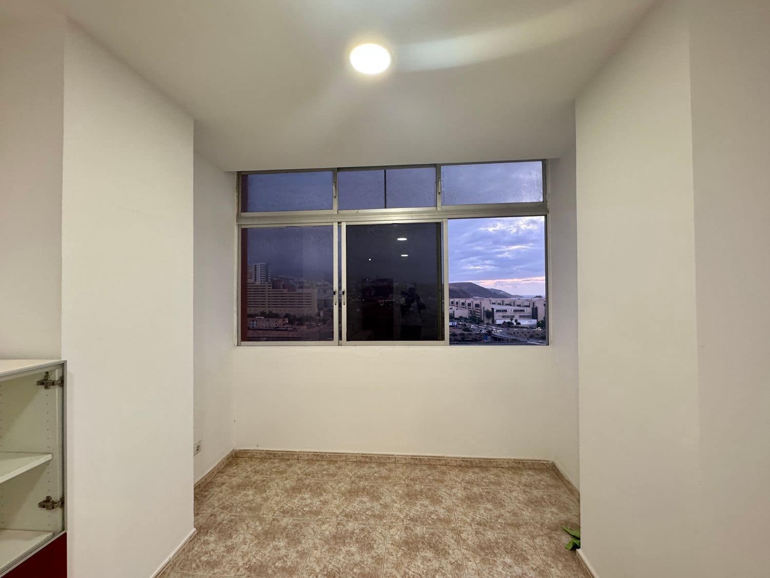 3 slaapkamer Appartement te huur in Las Palmas de Gran Canaria met garage - € 950 (Ref: 9378675)