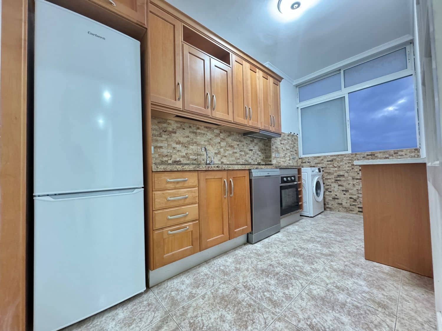 3 slaapkamer Appartement te huur in Las Palmas de Gran Canaria met garage - € 950 (Ref: 9378675)