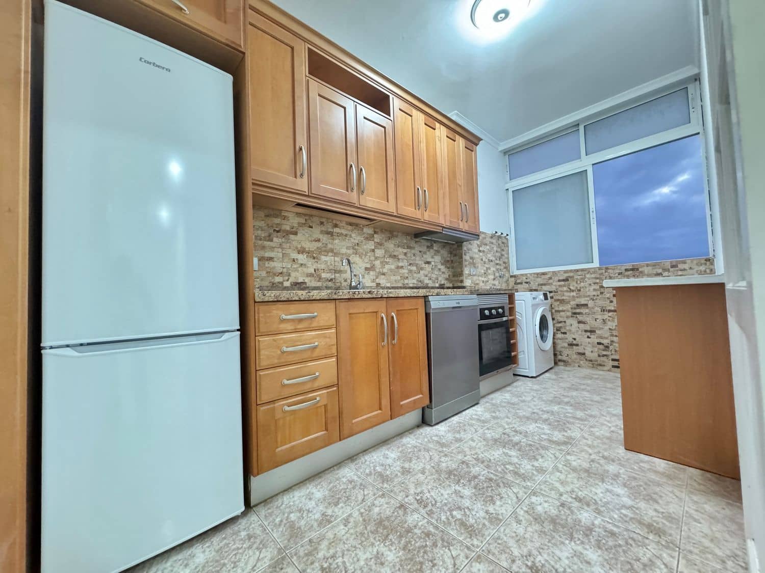 3 slaapkamer Appartement te huur in Las Palmas de Gran Canaria met garage - € 950 (Ref: 9378675)