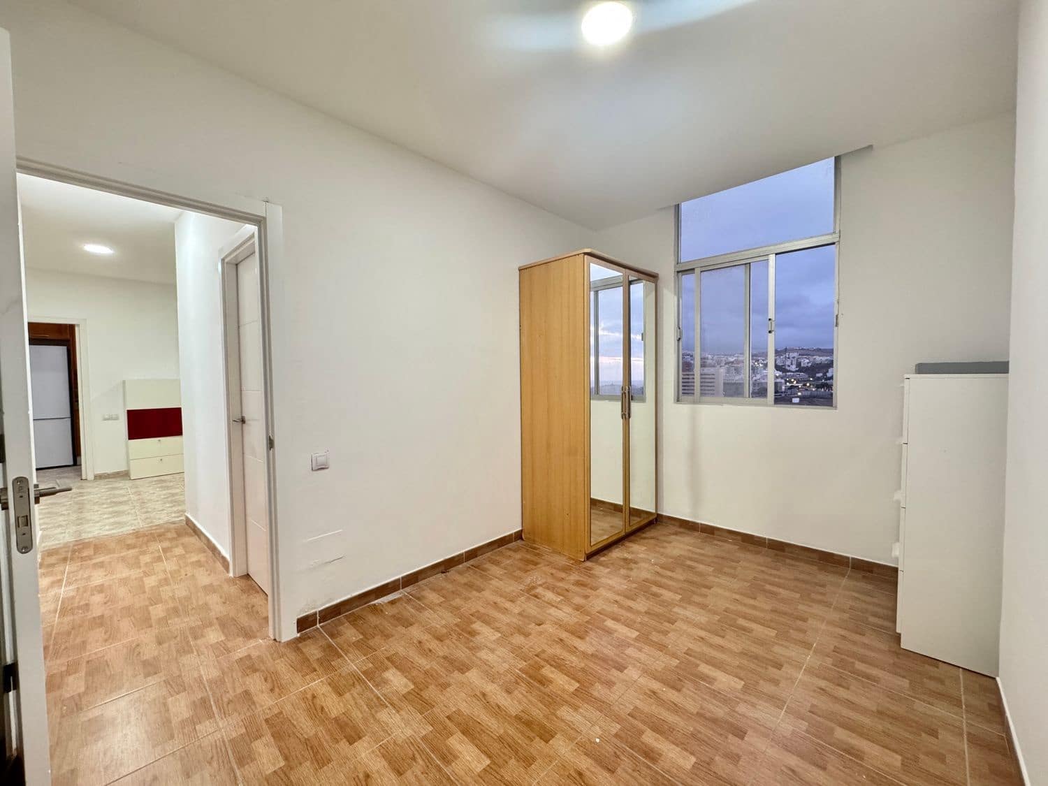 3 slaapkamer Appartement te huur in Las Palmas de Gran Canaria met garage - € 950 (Ref: 9378675)