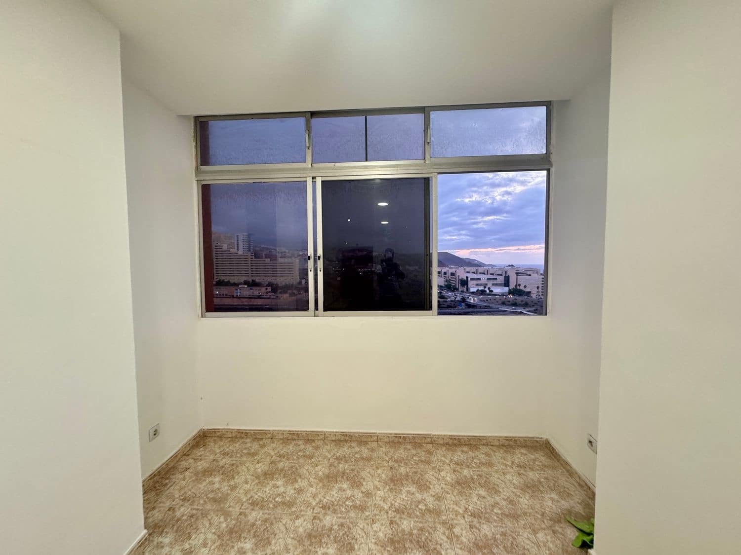 3 slaapkamer Appartement te huur in Las Palmas de Gran Canaria met garage - € 950 (Ref: 9378675)