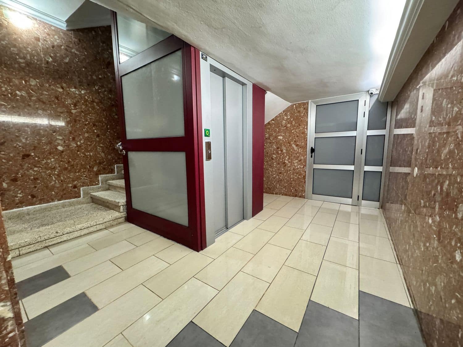 3 slaapkamer Appartement te huur in Las Palmas de Gran Canaria met garage - € 950 (Ref: 9378675)