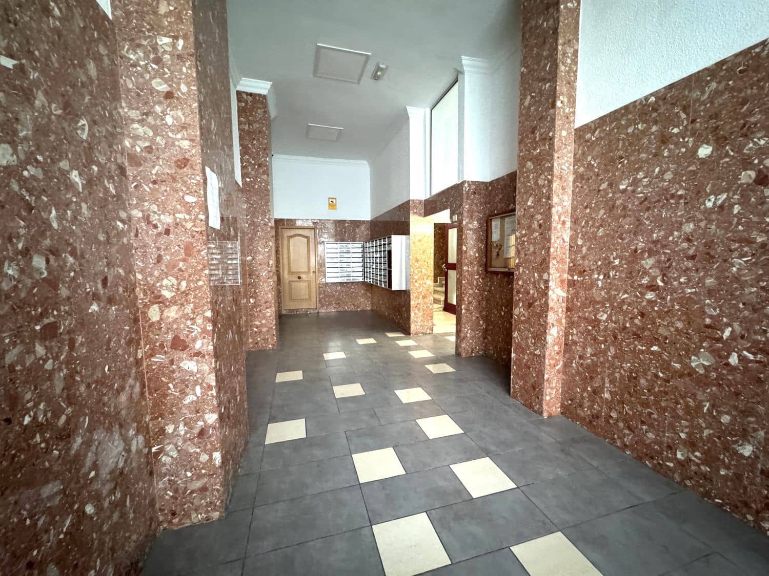 3 slaapkamer Appartement te huur in Las Palmas de Gran Canaria met garage - € 950 (Ref: 9378675)