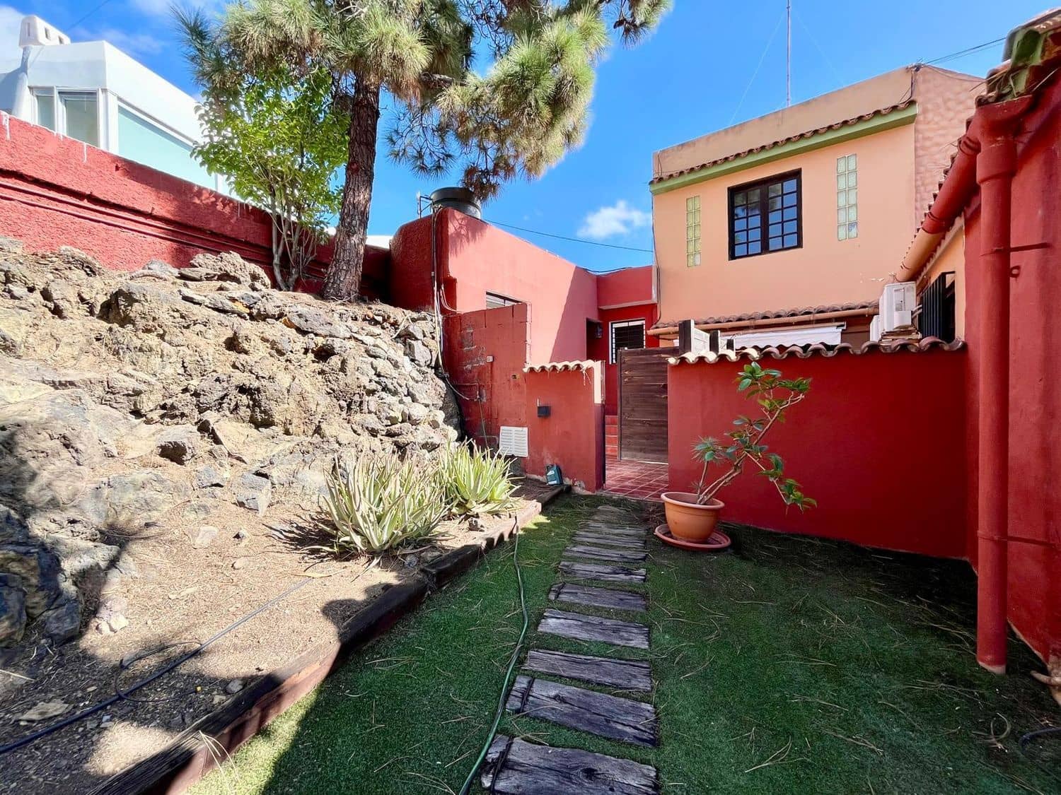 2 slaapkamer Huis te koop in Las Palmas de Gran Canaria met garage - € 265.000 (Ref: 9384984)