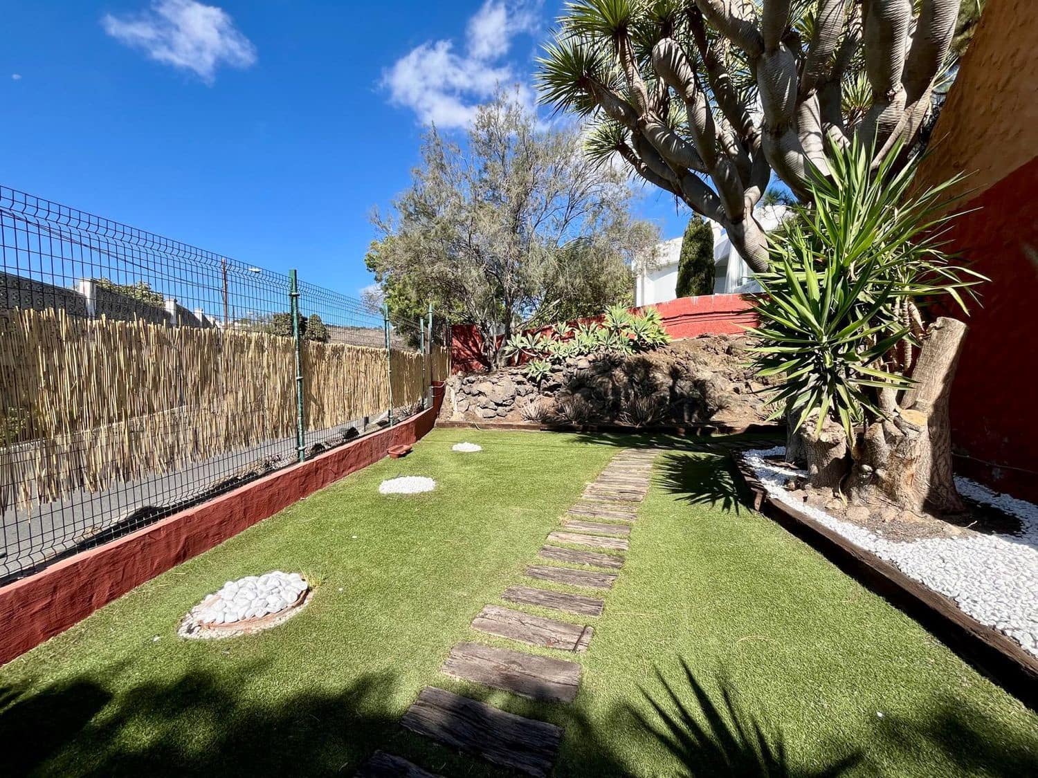 2 slaapkamer Huis te koop in Las Palmas de Gran Canaria met garage - € 265.000 (Ref: 9384984)