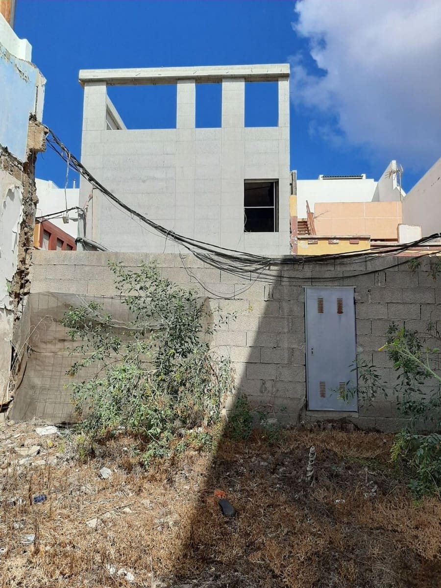 Ubebygd land til salgs i Las Palmas de Gran Canaria - € 306 000 (Ref: 9390019)