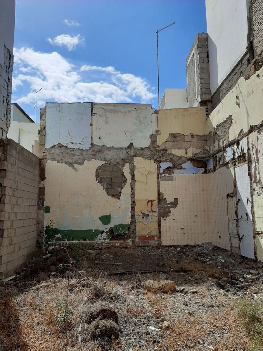 Ubebygd land til salgs i Las Palmas de Gran Canaria - € 306 000 (Ref: 9390019)