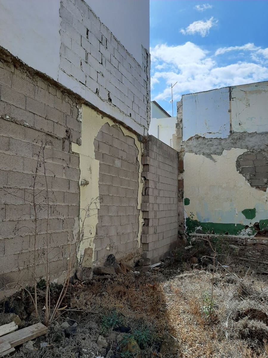 Ubebygd land til salgs i Las Palmas de Gran Canaria - € 306 000 (Ref: 9390019)