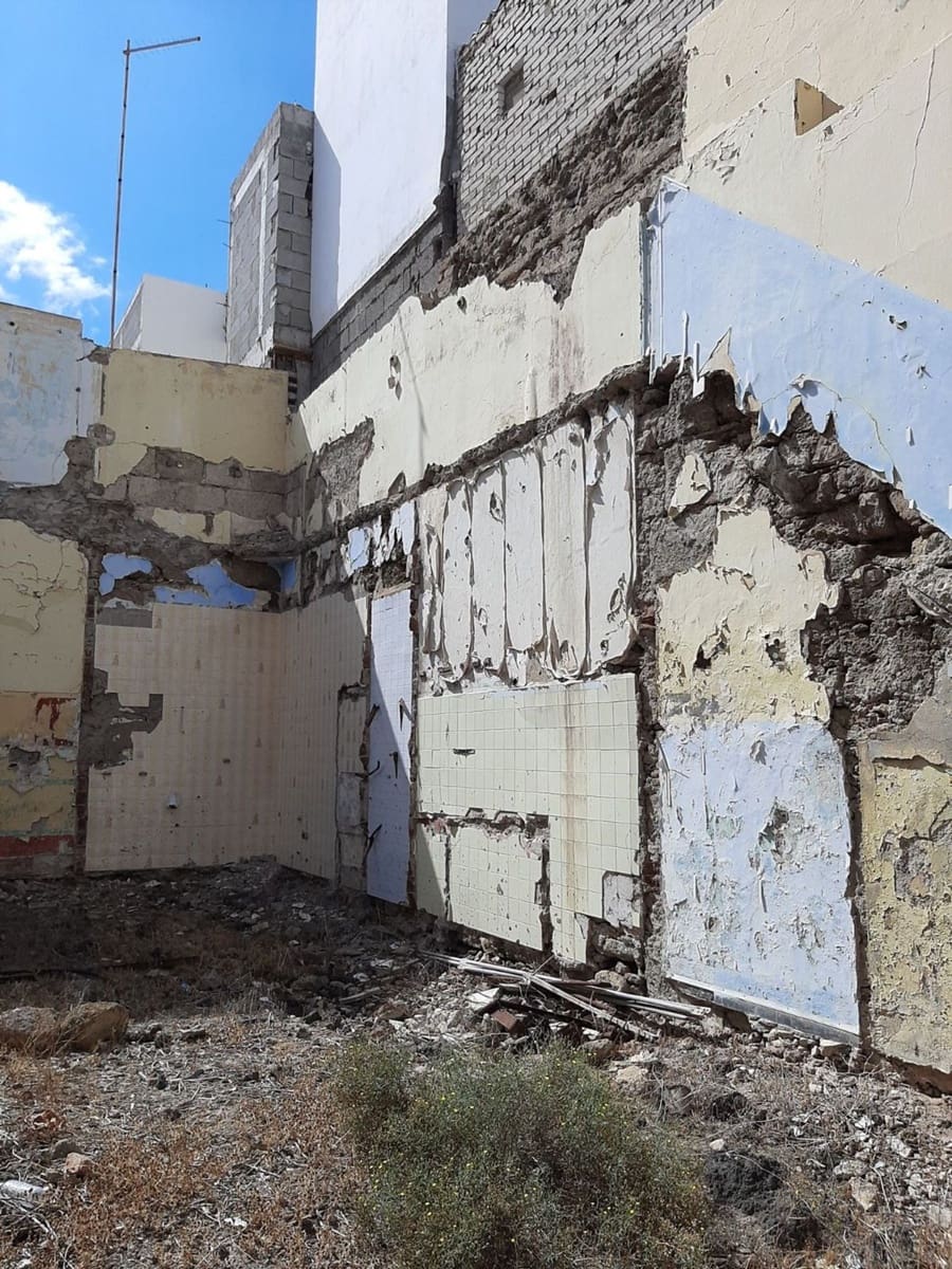 Ubebygd land til salgs i Las Palmas de Gran Canaria - € 306 000 (Ref: 9390019)