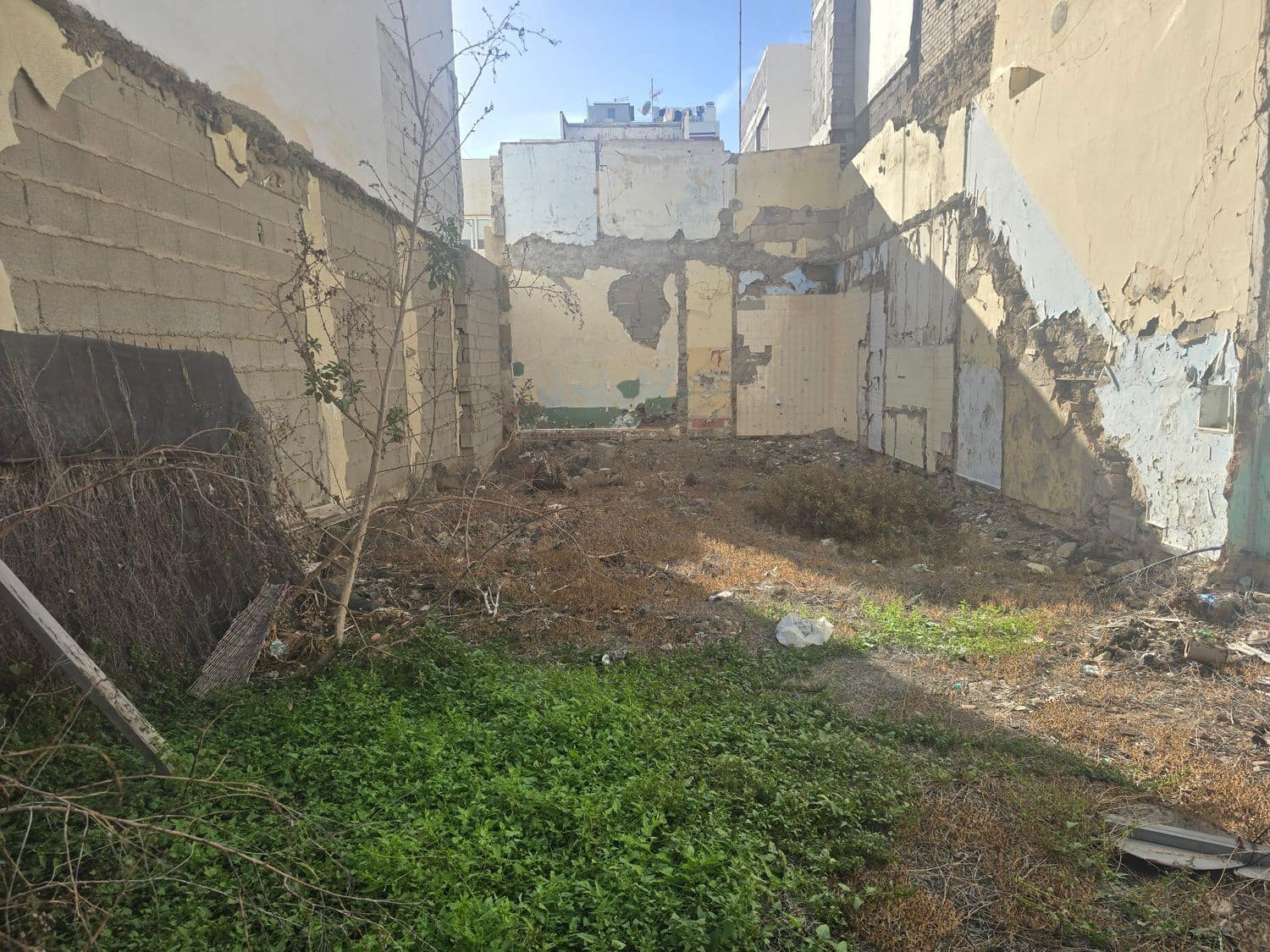 Ubebygd land til salgs i Las Palmas de Gran Canaria - € 306 000 (Ref: 9390019)