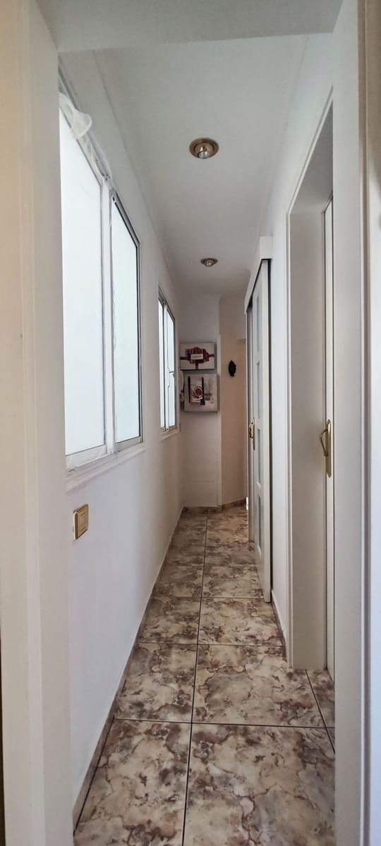 2 soverom Leilighet til salgs i Las Palmas de Gran Canaria med garasje - € 239 000 (Ref: 9415336)