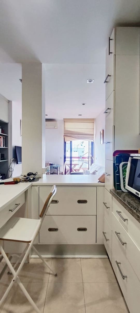 2 slaapkamer Appartement te koop in Las Palmas de Gran Canaria met garage - € 329.900 (Ref: 9436633)