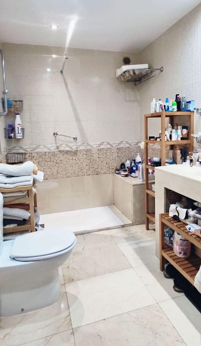 2 slaapkamer Appartement te koop in Las Palmas de Gran Canaria met garage - € 329.900 (Ref: 9436633)