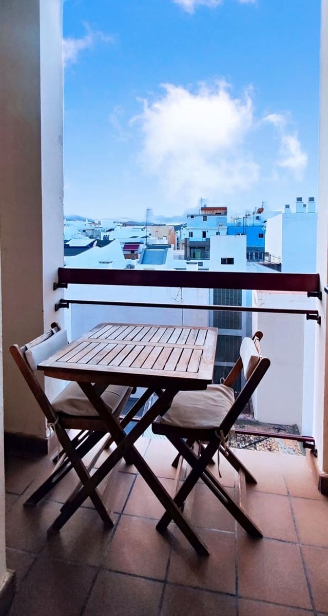 2 slaapkamer Appartement te koop in Las Palmas de Gran Canaria met garage - € 329.900 (Ref: 9436633)